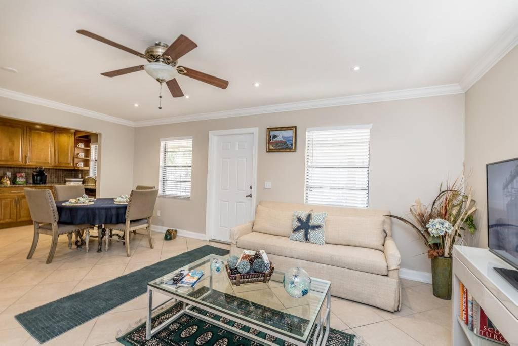 Villa Ocean Vacation Breeze Lantana Exterior foto