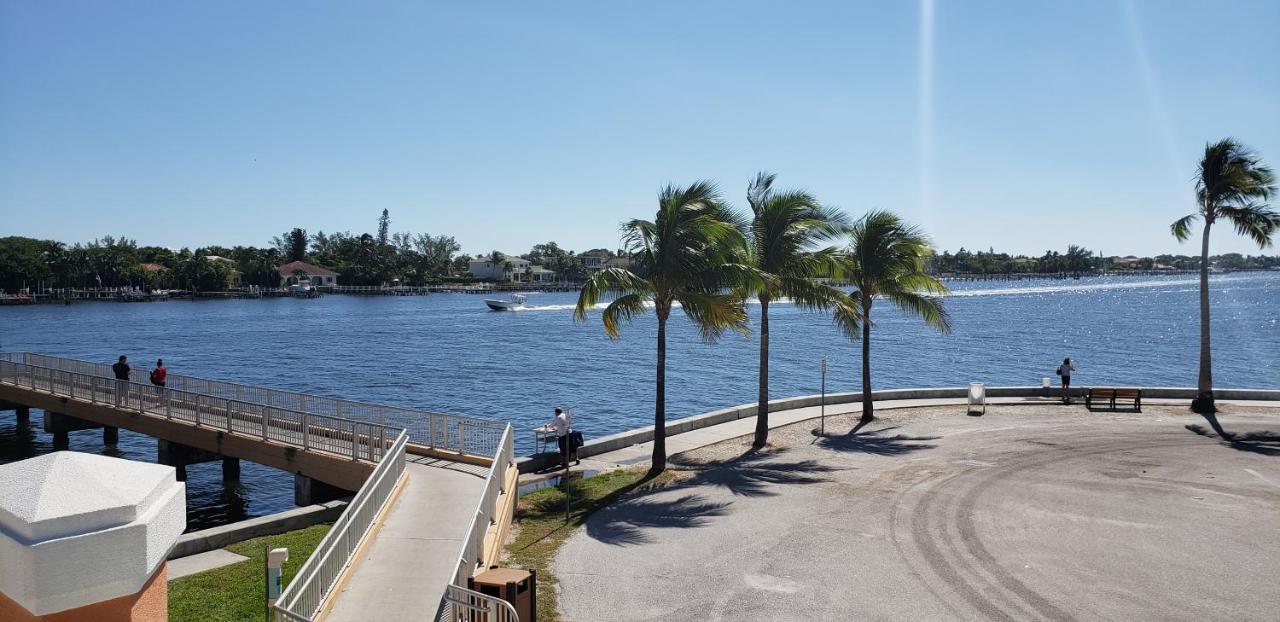 Villa Ocean Vacation Breeze Lantana Exterior foto