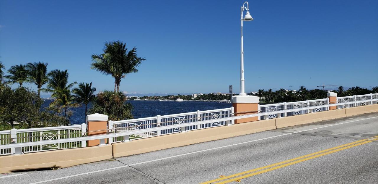 Villa Ocean Vacation Breeze Lantana Exterior foto