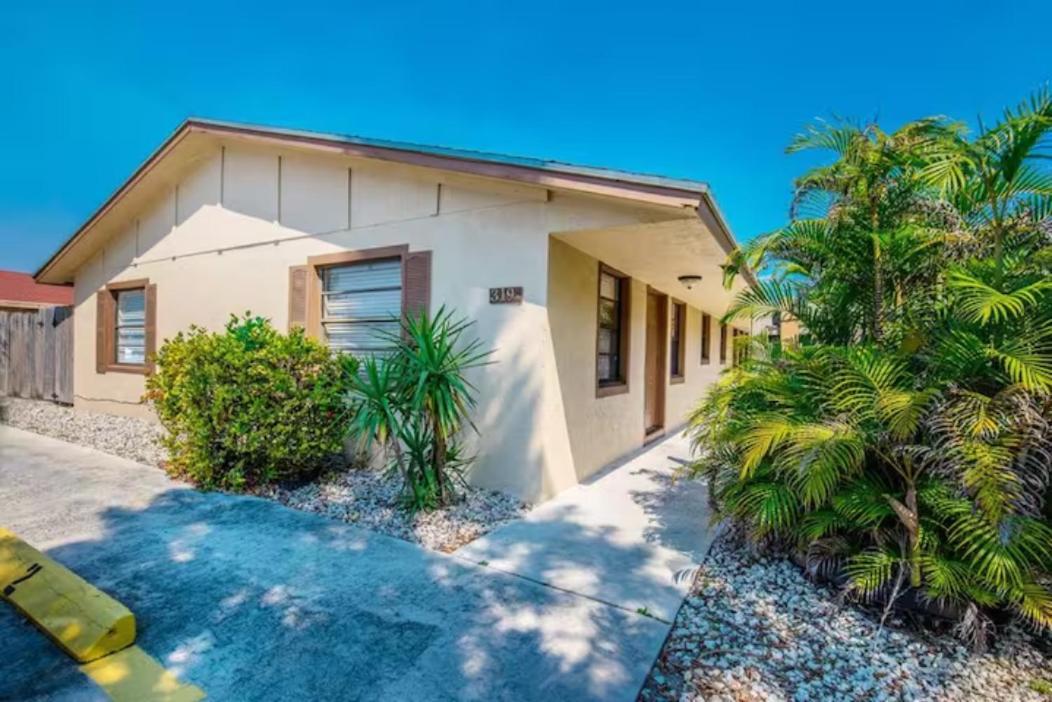 Villa Ocean Vacation Breeze Lantana Exterior foto